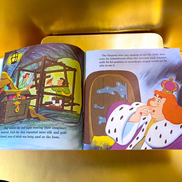 DISNEYLAND VTG 1970 THE EMPERORS NEW CLOTHES VINYL RECORD & READ ALONG STORYBOOK - Picture 4 of 15